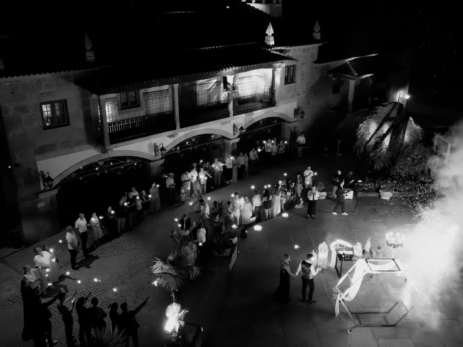 Zona exterior da Quinta do Ribeiro preparada para convívio familiar