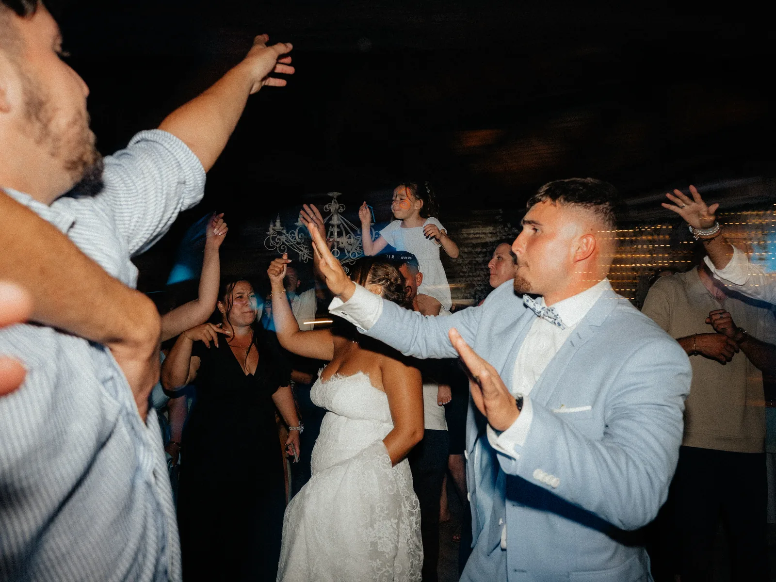 Salão preparado para jantar de casamento na Quinta do Ribeiro