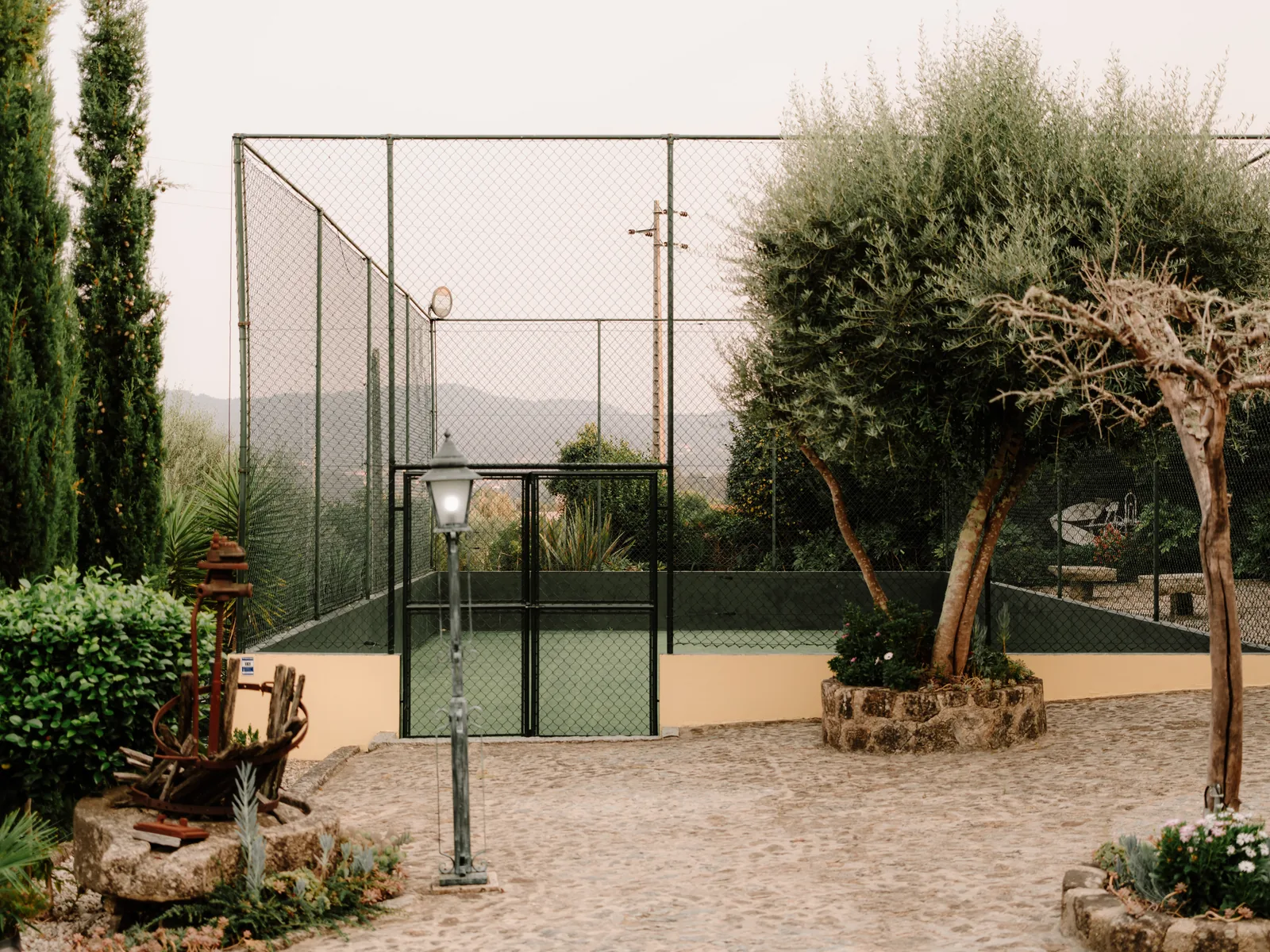 Salão da Quinta do Ribeiro preparado para eventos personalizados